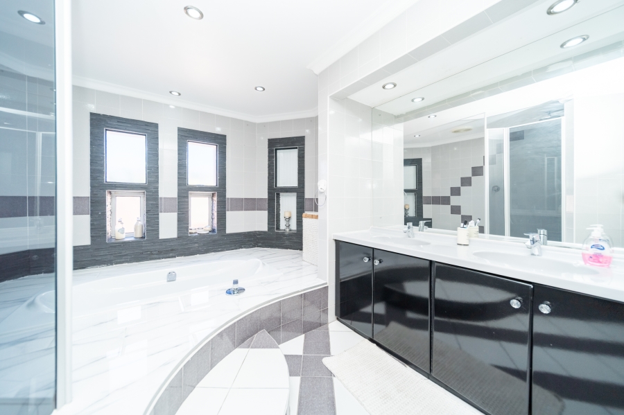 5 Bedroom Property for Sale in Bonnie Doone Eastern Cape